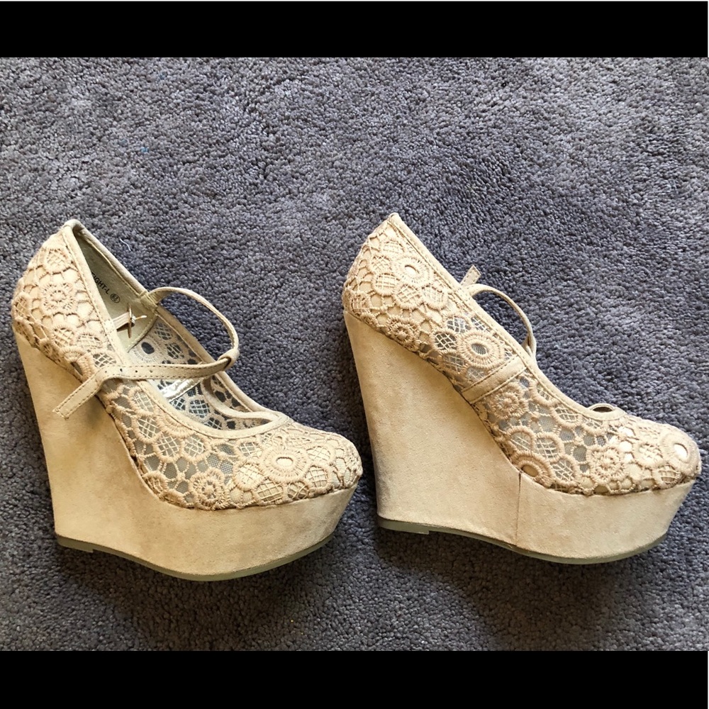 NWOBDream Pairs Mary Jane Platform Wedges in Beige - Picture 2 of 4